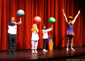 BriJuggleShow_kidsonstage